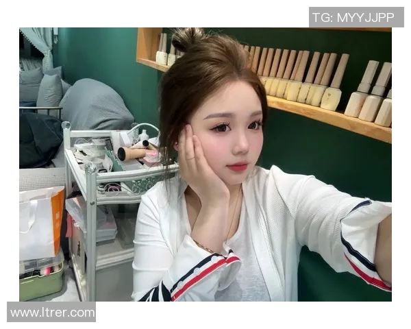 抖音最火足球女星热议：她如何用实力征服球迷与赛场